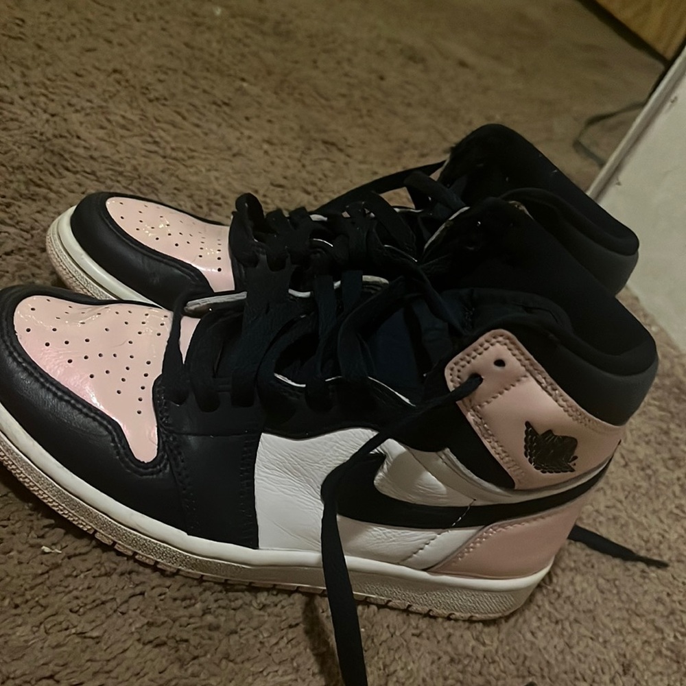 Used Jordan 1s “bubblegum”